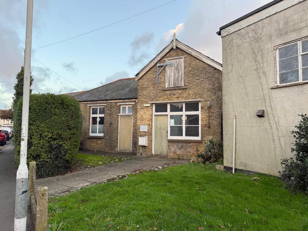 Lot: 76 - FREEHOLD PROPERTY WITH POTENTIAL - The Pottery building